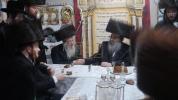 "זה השער לה'": קביעת מזוזה ביי דער נייעם דירה פון הנגיד ר' אלימלך בעק הי"ו, בראשות כ"ק מרן ראש ישיבת סאטמאר בני ברק שליט"א