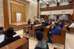 די ארבע מינים שוק אין מאסקווע'ס מארינע ראשע געגנט, ווירבלט מיט הונדערטער קליענטן, סוחרים און באזוכער, אן אומגלויבליכע ערשיינונג אין א לאנד מיט א בלוטיגע פארגאנגענהייט. 