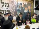 די ארבע מינים שוק אין מאסקווע'ס מארינע ראשע געגנט, ווירבלט מיט הונדערטער קליענטן, סוחרים און באזוכער, אן אומגלויבליכע ערשיינונג אין א לאנד מיט א בלוטיגע פארגאנגענהייט. 