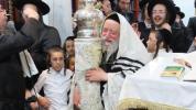 יו"ט סוכות געפראוועט דורך המשפיע הגה"צ רבי יצחק משה ערלאנגער שליט"א צוזאמען מיט זיין קהילה אין שטאט אשדוד יצ"ו