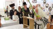 יו"ט סוכות געפראוועט דורך המשפיע הגה"צ רבי יצחק משה ערלאנגער שליט"א צוזאמען מיט זיין קהילה אין שטאט אשדוד יצ"ו