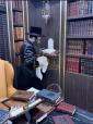 על נטילת לולב: כ"ק אדמו"ר מקאסוב לעיקוואוד שליט"א ביים איינהאנדלען מהודר'דיגע ד' מינים