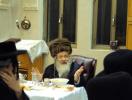 בא השמש בצהרים: כראנאלאגישע איבערזוכט פון דער לעבנס ביאגראפיע פון כ"ק אדמו"ר מדזירקא זצ"ל שטייענדיג אין די ימי השבעה