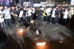 Main image for עד עלות השחר: צענדליגע טויזענטער אידן פרייען זיך בשמחת החג ביים צענטראלע שמחת בית השואבה אויף דער גאסן פון קרוינהייט'ס פארנט פון דער צענטראלע חב"ד הויפטקווארטיר