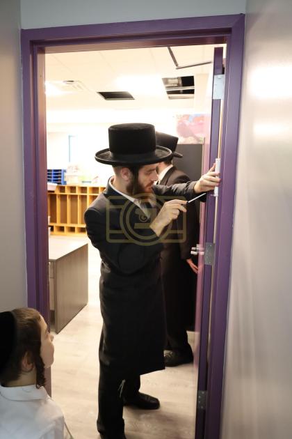 קביעת מזוזה אינעם נייעם פרי 1 עי אפטיילונג פון בית