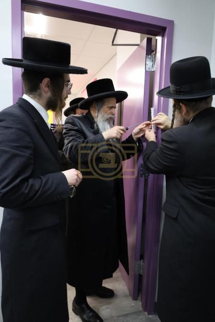 קביעת מזוזה אינעם נייעם פרי 1 עי אפטיילונג פון בית