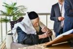 ראש חודש חשון: הגאון רבי משה שטערנבוך שליט"א ביים דאווענען שחרית מיטן בליק צום ים אין נתניה