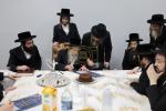 קביעת מזוזה אינעם נייעם פרי 1 עי אפטיילונג פון בית אסתר סאטמאר מאנסי סניף אונגאר נדבת הרבני בנגיד ר' אהרן אונגאר שליט"א בראשות כ"ק מרן הגאב"ד שליט"א 