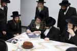 קביעת מזוזה אינעם נייעם פרי 1 עי אפטיילונג פון בית אסתר סאטמאר מאנסי סניף אונגאר נדבת הרבני בנגיד ר' אהרן אונגאר שליט"א בראשות כ"ק מרן הגאב"ד שליט"א 