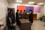 קביעת מזוזה אינעם נייעם פרי 1 עי אפטיילונג פון בית אסתר סאטמאר מאנסי סניף אונגאר נדבת הרבני בנגיד ר' אהרן אונגאר שליט"א בראשות כ"ק מרן הגאב"ד שליט"א 