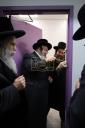 קביעת מזוזה אינעם נייעם פרי 1 עי אפטיילונג פון בית אסתר סאטמאר מאנסי סניף אונגאר נדבת הרבני בנגיד ר' אהרן אונגאר שליט"א בראשות כ"ק מרן הגאב"ד שליט"א 