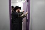קביעת מזוזה אינעם נייעם פרי 1 עי אפטיילונג פון בית אסתר סאטמאר מאנסי סניף אונגאר נדבת הרבני בנגיד ר' אהרן אונגאר שליט"א בראשות כ"ק מרן הגאב"ד שליט"א 