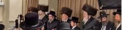 כ"ק אדמו"ר מסקולען ירושלים שליט"א ביים שמחת הבר מצווה פאר אן אייניקל ביי כ"ק אדמו"רים מסאווראן און טריסק