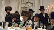 שמחת החתונה פאר אן אייניקל ביי כ"ק אדמו"ר ניקלשבורג בארא פארק שליט"א און כ"ק אדמו"ר מסטרעטין שליט"א