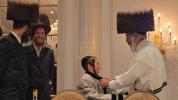 שמחת החתונה פאר אן אייניקל ביי כ"ק אדמו"ר ניקלשבורג בארא פארק שליט"א און כ"ק אדמו"ר מסטרעטין שליט"א