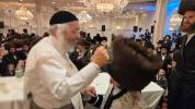 שמחת החתונה פאר אן אייניקל ביי כ"ק אדמו"ר ניקלשבורג בארא פארק שליט"א און כ"ק אדמו"ר מסטרעטין שליט"א