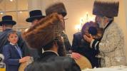 שמחת החתונה פאר אן אייניקל ביי כ"ק אדמו"ר ניקלשבורג בארא פארק שליט"א און כ"ק אדמו"ר מסטרעטין שליט"א