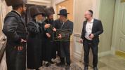 שמחת החתונה פאר אן אייניקל ביי כ"ק אדמו"ר ניקלשבורג בארא פארק שליט"א און כ"ק אדמו"ר מסטרעטין שליט"א