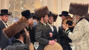 שמחת החתונה פאר אן אייניקל ביי כ"ק אדמו"ר ניקלשבורג בארא פארק שליט"א און כ"ק אדמו"ר מסטרעטין שליט"א