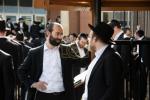 גרויסע מאסן קומען זיך צוזאמען צום חברותא טומל אין בית המדרש גבוה אין לעיקוואד