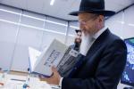 הרב בערל לאזאר שליט"א הויפט רב פון רוסלאנד באזוכט א מאסקווער טעכנאלאגיע אוניווערסיטעט: וואס שטעל פאר פארגעשריטענע טעכנאלאגיע צו וואקסן גרינצייג אן אינסעקטן