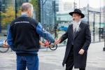הרב בערל לאזאר שליט"א הויפט רב פון רוסלאנד באזוכט א מאסקווער טעכנאלאגיע אוניווערסיטעט: וואס שטעל פאר פארגעשריטענע טעכנאלאגיע צו וואקסן גרינצייג אן אינסעקטן