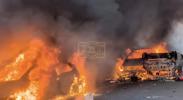 Main image for כאאס אין פאריז: קארס זענען פארברענט געווארן אין ווילדע פראטעסטן איבער די הויכע לעבנס קאסטן