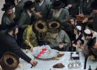 כ"ק אדמו"ר מתולדות אהרן שליט"א ביים פדיון הבן היינט ביי א קינד פון איינעם פון זיינע חסידים