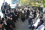 טויזנטער אידן קומען זיך צונויף אין פרעסבורג צום 187'סטן יארצייט פונעם חתם סופר זי"ע, באגלייט מיט א היסטארישע הכנסת ספר תורה