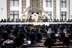 כ"ק אדמו"ר מבאבוב 45 שליט"א ביים דרשת פתיחת הזמן פאר די תלמידי הישיבות