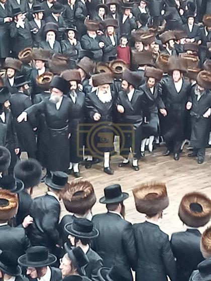 ערשטע בילדער און ווידעא פון שמחת החתונה בבית סאטמא