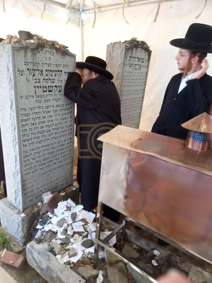 כ"ק מרן הגאב"ד בוענאס איירעס שליט"א ביים ציון פונע