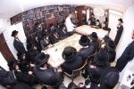 מעמד הנחלת דרכי ההוראה ע"י כ"ק הגאון רבי משה  שטערנבוך שליט"א פאר  די צענדליגער נייע אַברכים וואָס האָבן זיך אָנגעשלאָסן אין דעם כולל &bdquo;תּשובֿות והנהגות&ldquo; פֿאַרן נייעם זמן