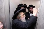 ווידעא: משגיחי ישיבות חב"ד באדאקנט זיך פאר די עסקני קרן ויאל משה ביים מעמד חנוכת הבית פאר די נייע אפיס געביידע פון קרן ויאל משה בנשיאת כ"ק אדמו"ר מסאטמאר שליט"א 