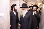ווידעא: משגיחי ישיבות חב"ד באדאקנט זיך פאר די עסקני קרן ויאל משה ביים מעמד חנוכת הבית פאר די נייע אפיס געביידע פון קרן ויאל משה בנשיאת כ"ק אדמו"ר מסאטמאר שליט"א 
