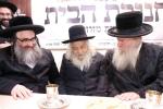 ווידעא: משגיחי ישיבות חב"ד באדאקנט זיך פאר די עסקני קרן ויאל משה ביים מעמד חנוכת הבית פאר די נייע אפיס געביידע פון קרן ויאל משה בנשיאת כ"ק אדמו"ר מסאטמאר שליט"א 