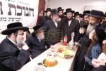 ווידעא: משגיחי ישיבות חב"ד באדאקנט זיך פאר די עסקני קרן ויאל משה ביים מעמד חנוכת הבית פאר די נייע אפיס געביידע פון קרן ויאל משה בנשיאת כ"ק אדמו"ר מסאטמאר שליט"א 