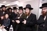 ווידעא: משגיחי ישיבות חב"ד באדאקנט זיך פאר די עסקני קרן ויאל משה ביים מעמד חנוכת הבית פאר די נייע אפיס געביידע פון קרן ויאל משה בנשיאת כ"ק אדמו"ר מסאטמאר שליט"א 