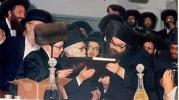 Main image for היסטארישע ווידעא אפירגעקומען די טעג,  פון די בר מצוה פון אהרן מרדכי רוקח בן כ"ק אדמו"ר מבעלזא שליט"א