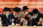 גרויסארטיגע מעמד סיום מסכת קדושין בחצר הקודש פאפא 