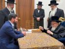 ערשטע בילד: קאנגרעסמאן מייק לאולער אויף א באזוך ביי כ"ק אדמו"ר מסקווירא שליט"א אין באפורברייטונג צו די וואלן
