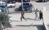 א לויה האט זיך פארוואנדלט אין א טראגעדיע ווען באוואפנטע האבן אומגעברענגט זעקס באטייליגטע אין א קירכע אין ירדן, אקטיווע זוכעריי גייט אן