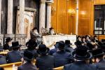 עצרת הספד צו די פטירה פון הגאון רבי צבי זאב בערגער זצ"ל מו"ץ צאנז קלויזענבורג בבארא פארק אין ביהמ"ד הגדול צאנז קלויזענבורג אין בארא פארק בילדער: אייזיק י., אברומי ווייס