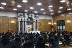 עצרת הספד צו די פטירה פון הגאון רבי צבי זאב בערגער זצ"ל מו"ץ צאנז קלויזענבורג בבארא פארק אין ביהמ"ד הגדול צאנז קלויזענבורג אין בארא פארק בילדער: אייזיק י., אברומי ווייס