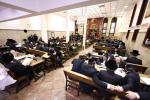 חסידי ויזניץ אין אמעריקע ביים סדר לימוד רבתי שיעורי תורה ברבים וואס כ"ק בעל הישועות משה זצ"ל האט איינגעפירט 