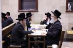 חסידי ויזניץ אין אמעריקע ביים סדר לימוד רבתי שיעורי תורה ברבים וואס כ"ק בעל הישועות משה זצ"ל האט איינגעפירט 