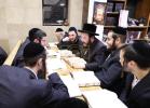 חסידי ויזניץ אין אמעריקע ביים סדר לימוד רבתי שיעורי תורה ברבים וואס כ"ק בעל הישועות משה זצ"ל האט איינגעפירט 