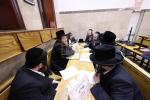 חסידי ויזניץ אין אמעריקע ביים סדר לימוד רבתי שיעורי תורה ברבים וואס כ"ק בעל הישועות משה זצ"ל האט איינגעפירט