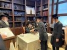 קינדער פון קראסנה ת"ת ביים אריבער גיין ווינטשן מזל טוב  פאר הגה"צ אב"ד קראסנה שליט"א לרגל דאס שידוך שליסן פון בנו הבה"ח יהודה ארי' נ"י, עב"ג הכלה בת הרה"ג שלמה זלמן אונסדארפער שליט"א ר"מ בישיבת בעלזא