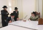 "זאג זיי אז ישראל האגער איז אויך אזא גרויסע קנאי": דברות קודש פו כ"ק אדמו"ר מוויזניץ לרפו"ש ביי א באזוך נעכטן דורך פורשטייער פון די יהדות התורה פארטיי